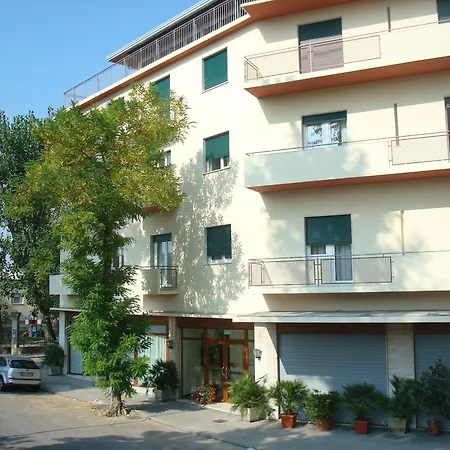 Ξενοδοχείο Sorriso 2*